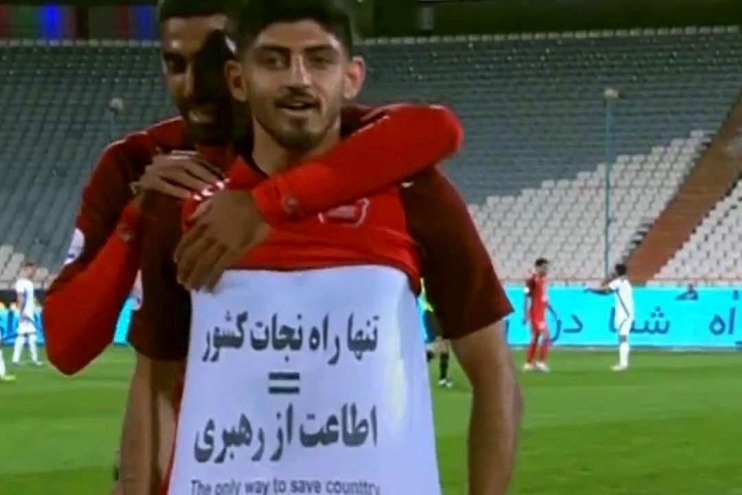 شعار جالب مهاجم پرسپولیس/ هشداری برای مسئولان  