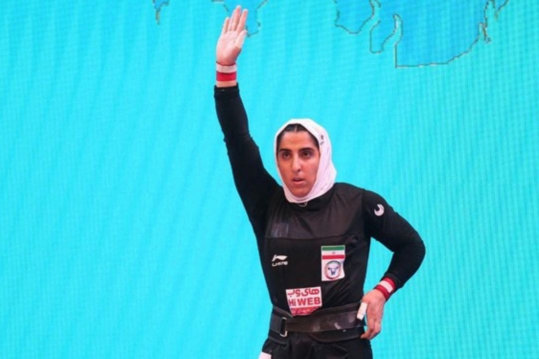 حضور زنان و مردان در تورنمنت وزنه برداری نعیم سلیمان اوغلو
