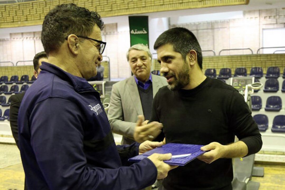 اعطای حكم محمد بنا از علیرضا دبیر