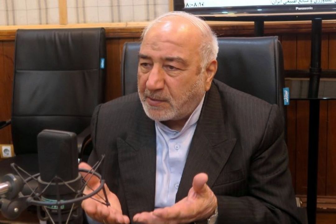  16 آذر حركتی ملی و بدون تقسیم‌بندی سیاسی بود 