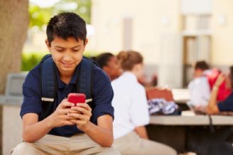 درگیری بیش از حد دانش آموزان با فضای مجازی، یك آسیب اجتماعی جدی است