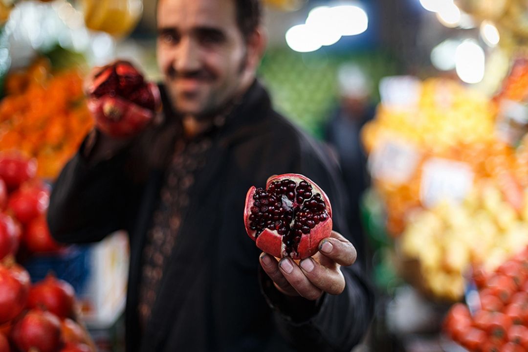 شوخی با فروشندگان وسایل شب یلدا در «عصر صبا»
