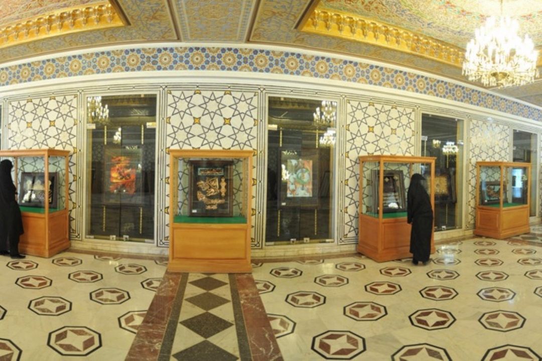 مسیحیان از اهداکنندگان آثار به موزه حرم امام رضا (ع) هستند