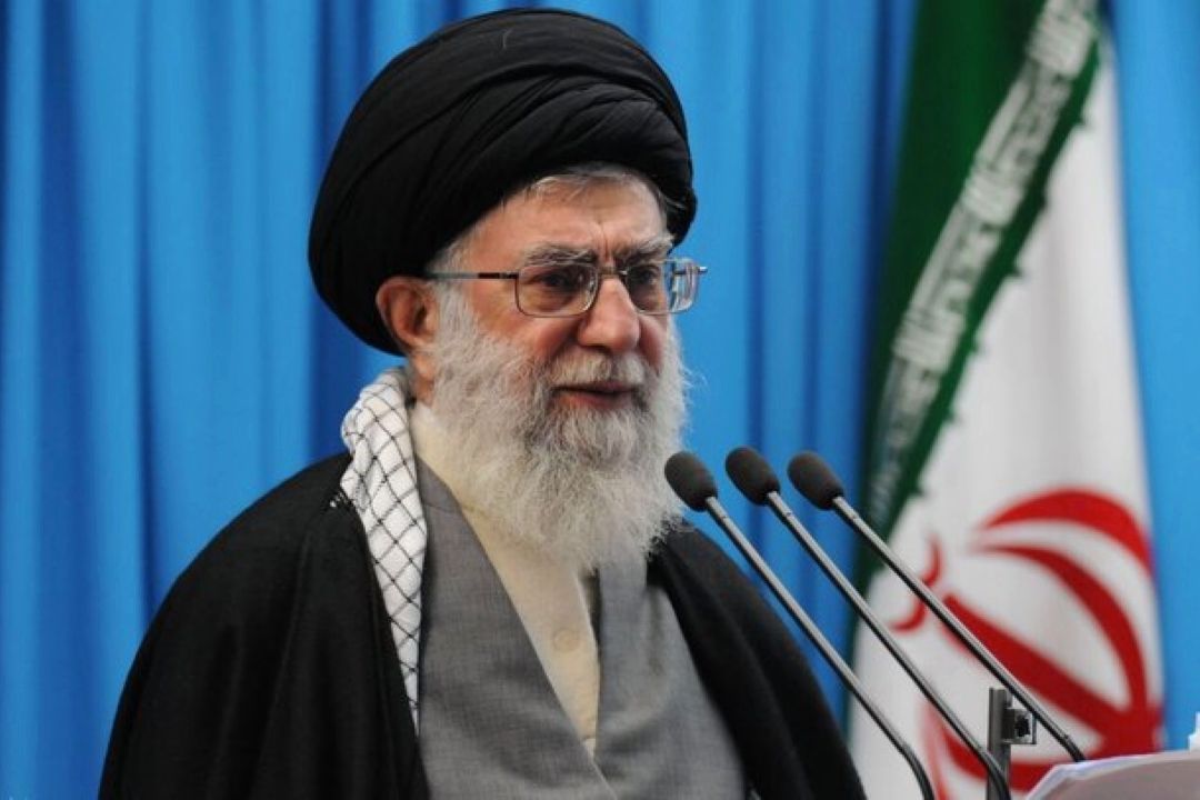 رهبر انقلاب در نماز جمعه تهران: كوبیدن پایگاه‌های آمریكا از سوی سپاه «ایام الله» است