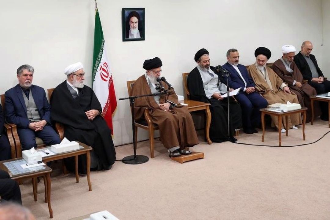حضرت آیت الله خامنه‌ای در دیدار با مسئولان حج؛ زیر بارِ زور نرفتن ملت ایران، حقیقتی جذاب برای دنیا