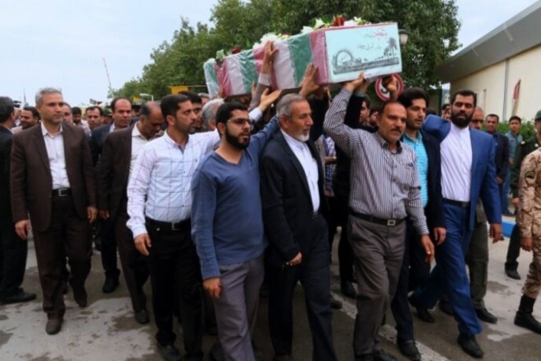 استقبال مردم بوشهر از پیكرهای سه شهید گمنام