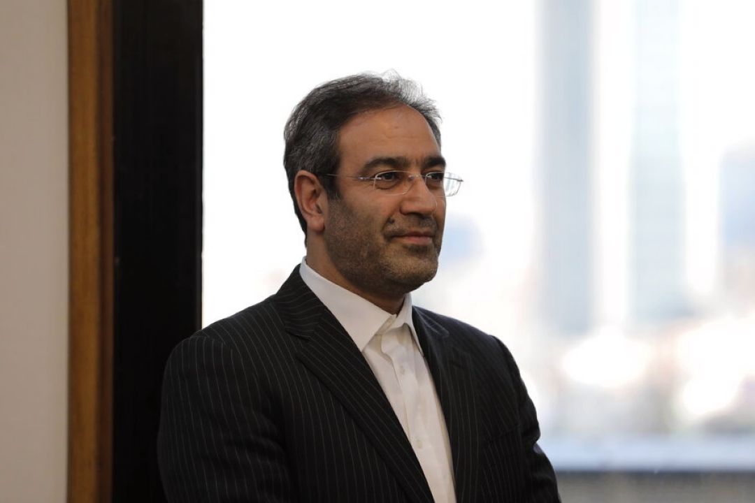 پیگیر عرضه خرما و كشمش در بورس كالا هستیم 