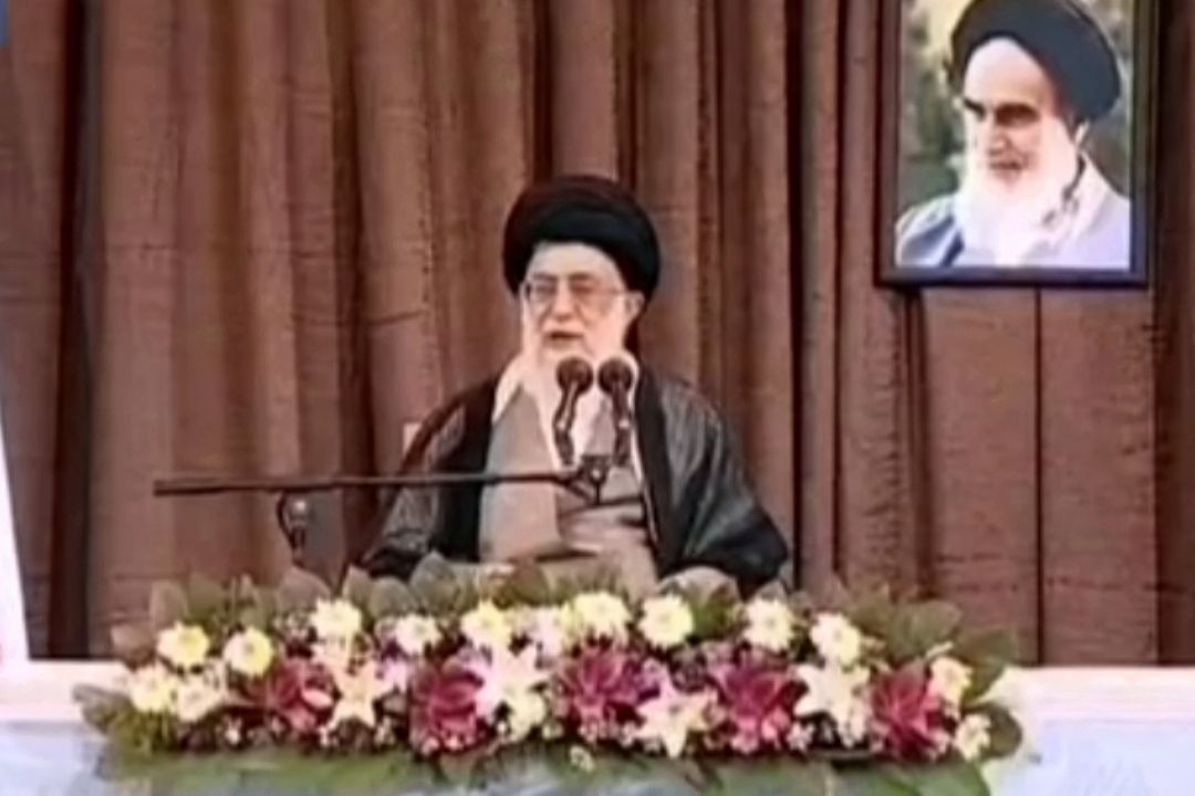 رهبرانقلاب: گاهی در مشكلات، ناگهان یك امیدی در دل بوجود می‌آید؛ این همان رزق الهی است