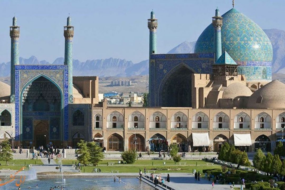 مسجد فقط برای ادای فریضه نماز نیست