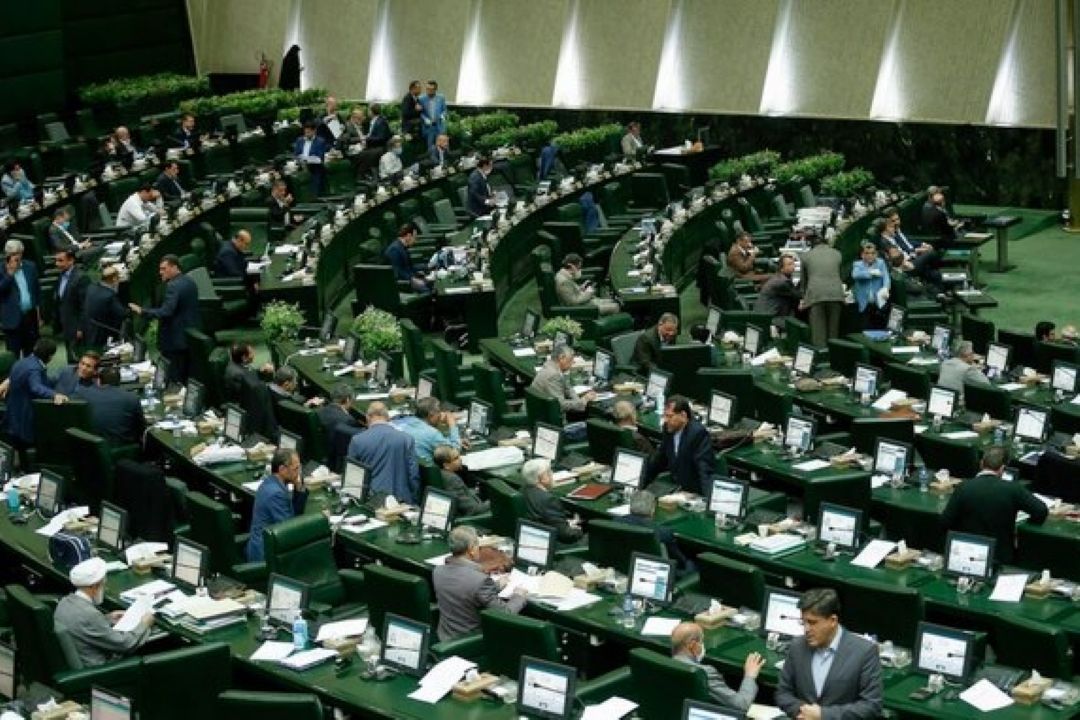 مجلس با طرح سه فوریتی تعطیلی یك‌ ماهه كشور مخالفت كرد