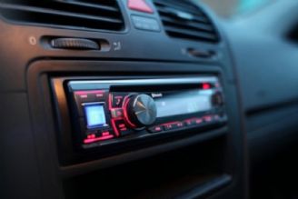 قدرت و قوت رادیو افزایش یافته است/ رادیو رسانه مسلط خودروها