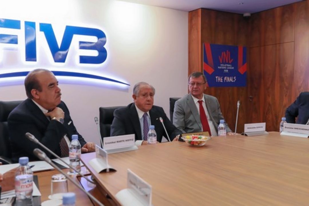 نشست آنلاین كمیسیون مالی FIVB با حضور داورزنی