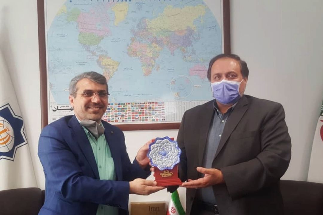 رادیو فرهنگ برای تعامل با ایرانیان خارج از كشور برنامه سازی می كند