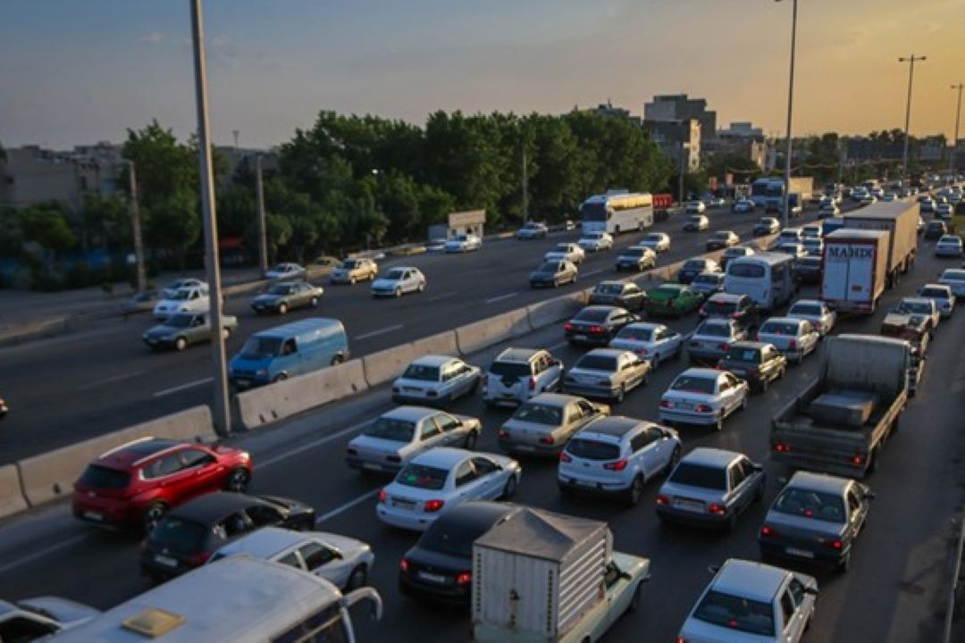 ترافیك سنگین در محورهای منتهی به تهران/تردد پرحجم خودرو در هراز و كندوان