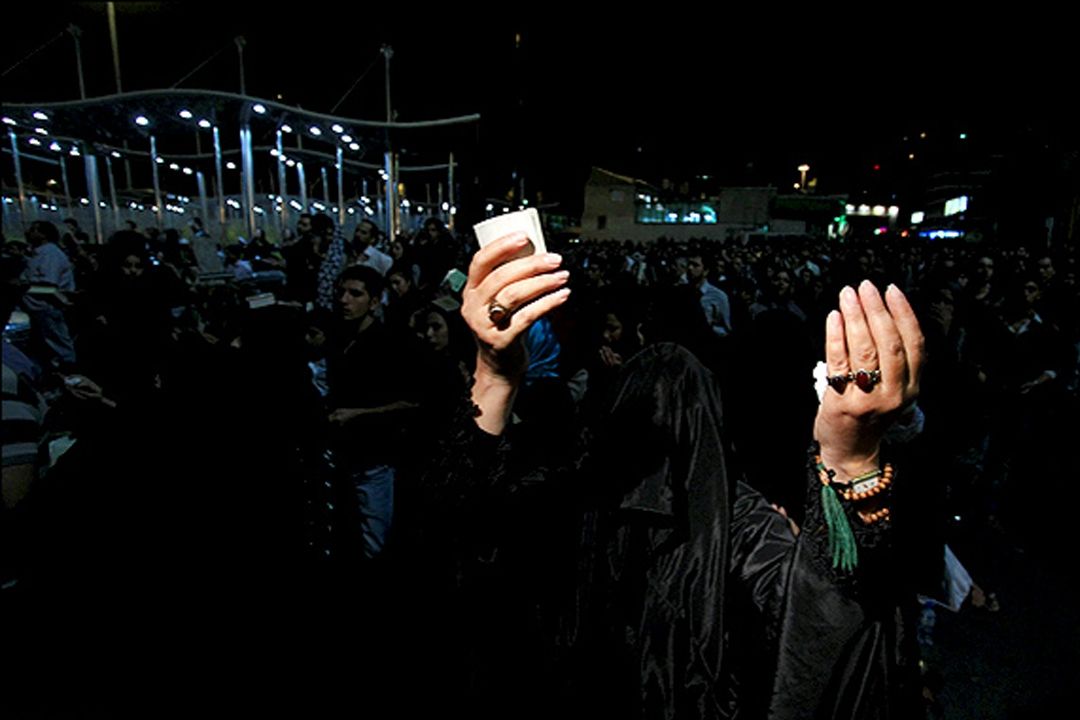 شب های بین قردبا برنامه « در سایه ماه » از رادیو تهران 