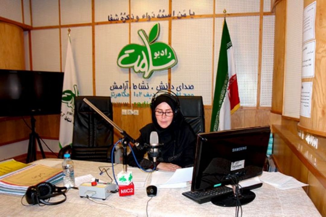 گزارشی از پشت صحنه برنامه رادیویی «ره‌آورد»؛ رویدادهای خبری روی موج سلامت