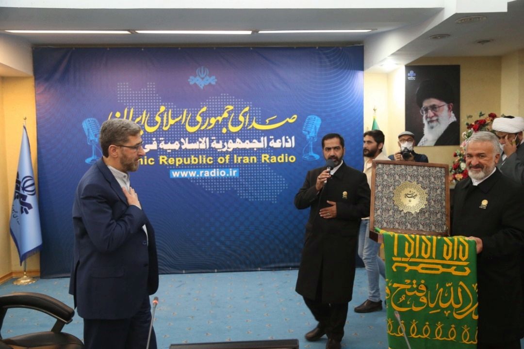 آیین پرچم‌گردانی حرم رضوی(ع) در رادیو