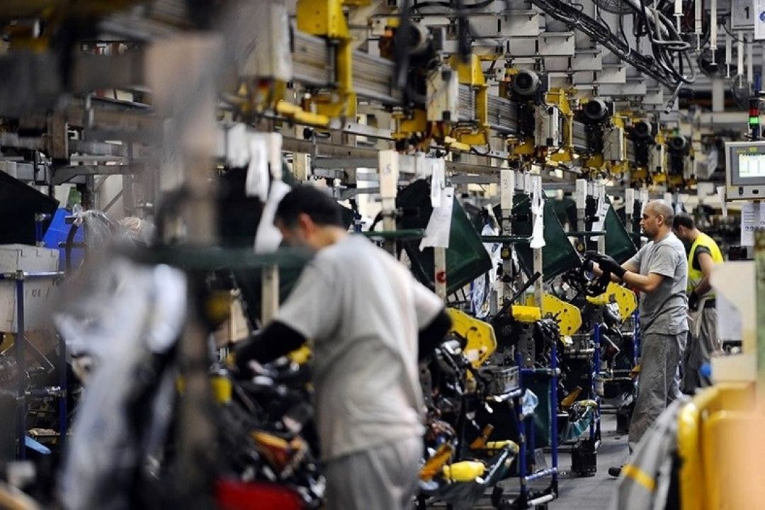 سیاست ارزی دولت، تولید و صادرات را زمین‌گیر كرده است