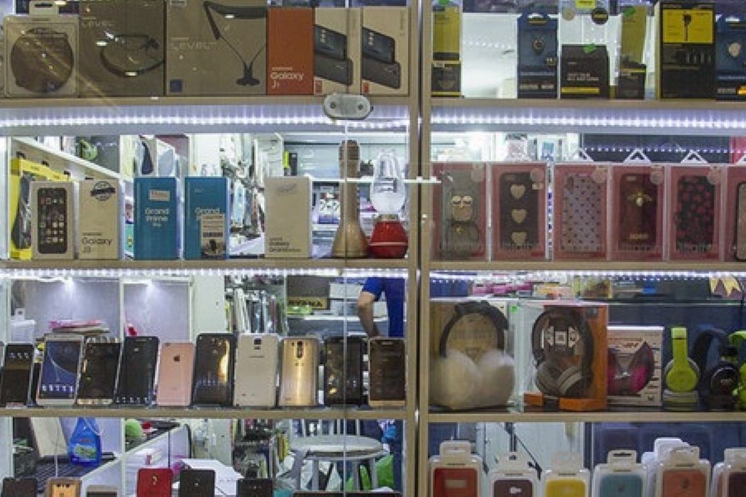 بازار موبایل انحصاری نیست / قاچاق تلفن همراه هنوز كامل حذف نشده