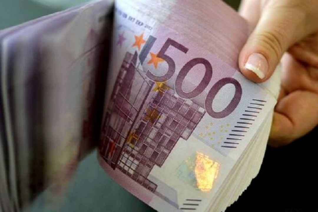 در صرافی های بانكی رقم خورد؛ تداوم روند نزولی قیمت دلار/ نرخ به 20 هزار و 350 تومان رسید