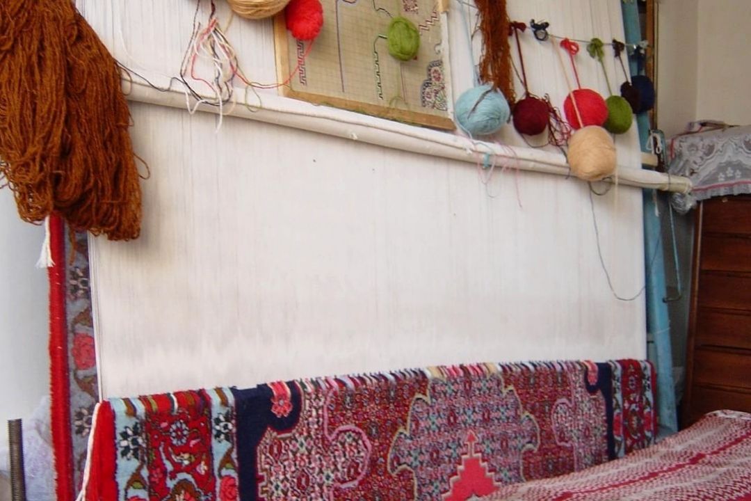 چرایی عدم تمایل جوانان به مشاغل فرش و گلیم بافی