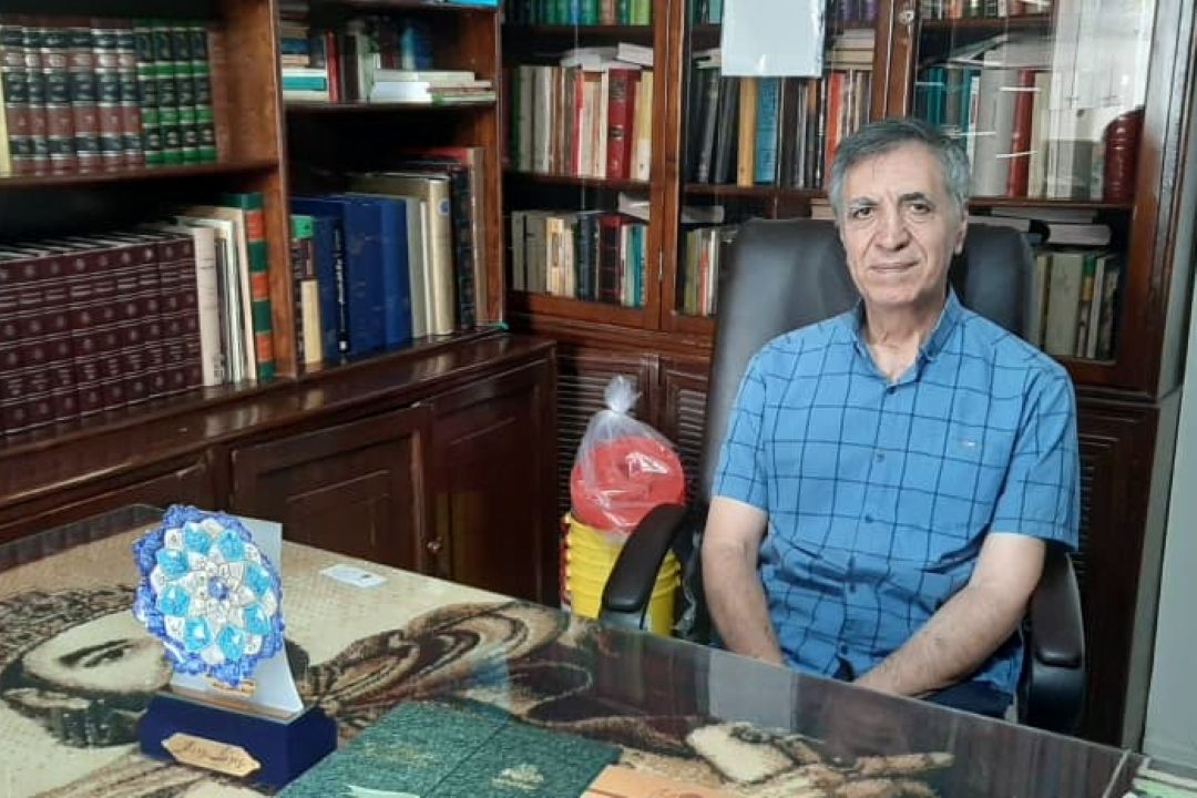 اعطای نخستین نشان فرهنگیاری رادیو فرهنگ به سید احمد وكیلیان