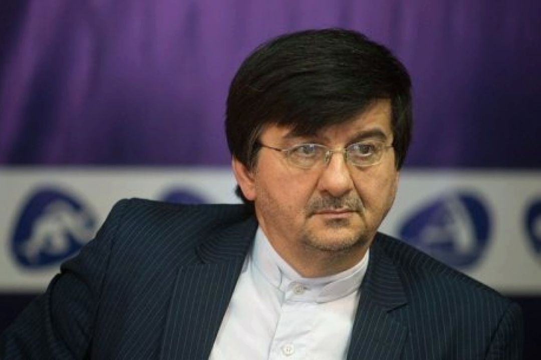 موضع وزارت حتی مقابل آبی پوشان تغییر نمی‌كند