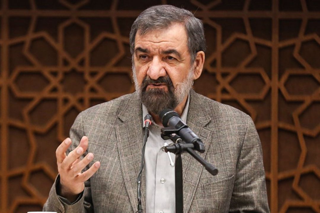 محسن رضایی: رهبر انقلاب به سران قوا برای عبور از شرایط كنونی اختیار كامل داده‌اند