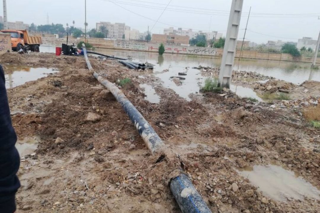 کمک موکب‌های آبادان به آسیب‌دیدگان بارندگی اخیر 