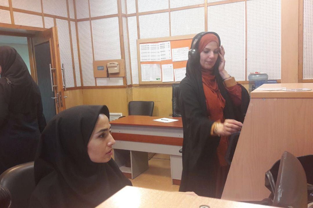 كاوشگران جوان در استودیوی پخش