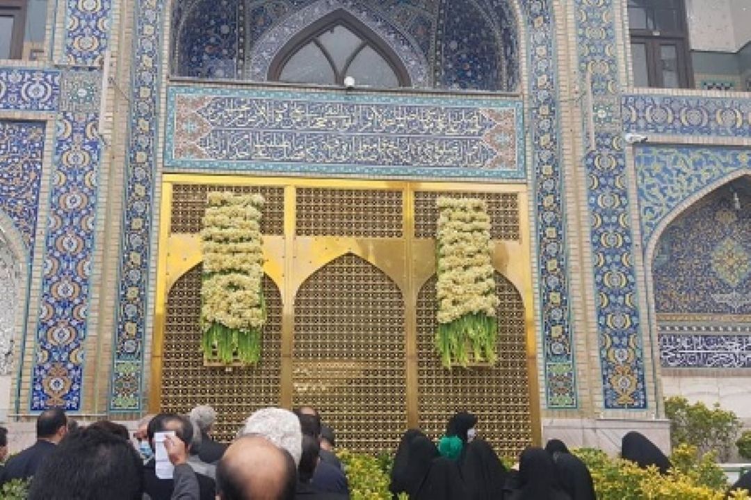 لوح ثبتی آیین اهدای گل نرگس از بهبهان به حرم امام رضا (ع) رونمایی شد