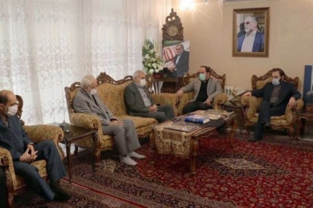 قائم مقام تولیت آستان قدس رضوی با خانواده شهید محسن فخری زاده دیدار کرد
