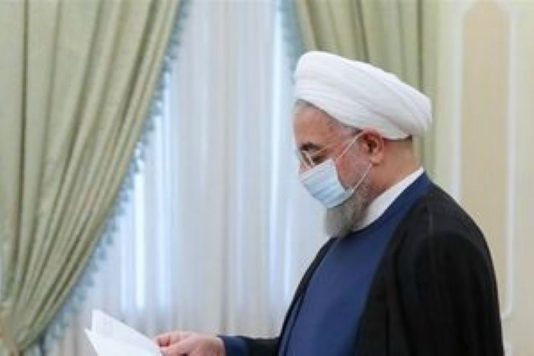 روحانی اصرار دارد سر مردم شیره بمالد