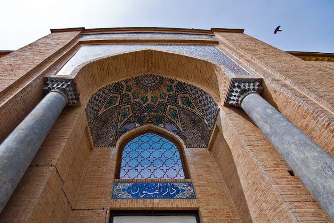 مدرسه "دارالفنون" در رادیو تهران