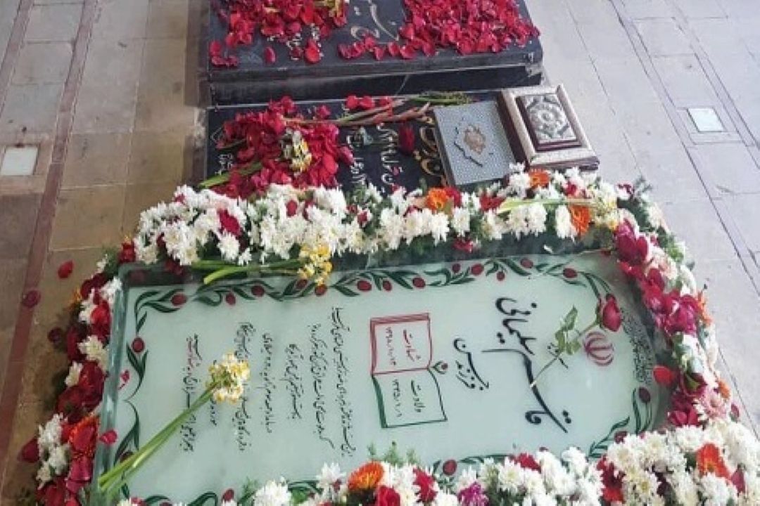 زیارت مزار شهید سلیمانی را به وقت دیگری موكول كنید