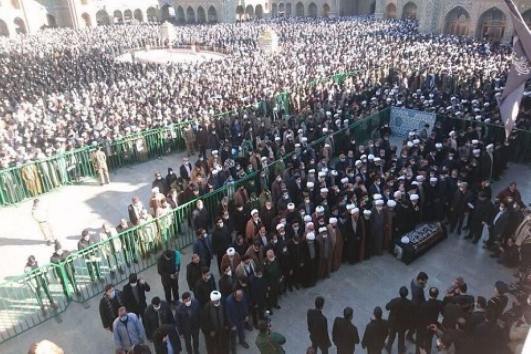 پیکر آیت‌الله مصباح یزدی در حرم حضرت معصومه(س) آرام گرفت