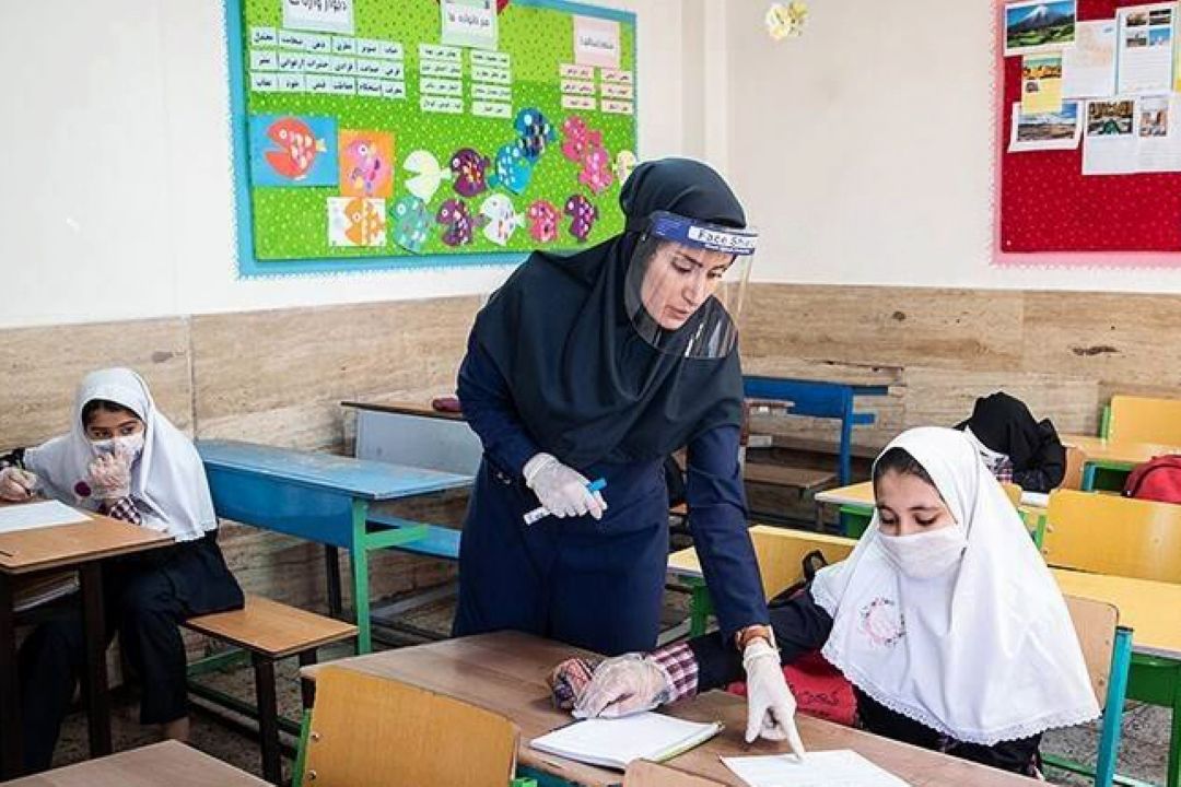 آیا در مناطق رنگی كرونایی، مدارس باز می شوند؟