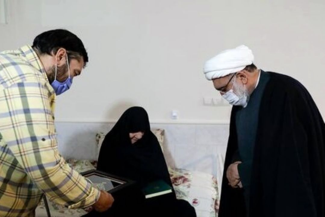دیدار تولیت آستان قدس رضوی با خانواده شهدا