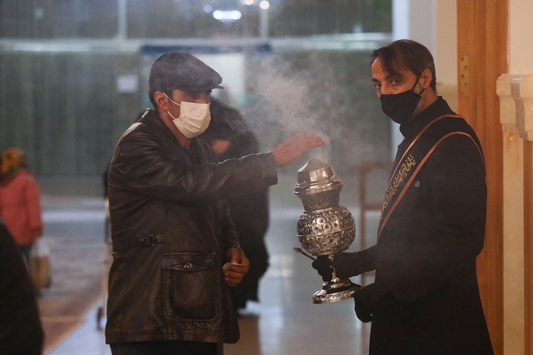  خدمت رسانی به زائران حرم مطهر بانوی کرامت با رعایت دستورالعمل‌های بهداشتی در حال اجراست