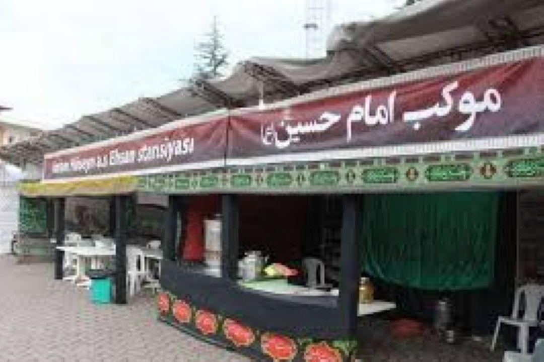 موكب‌های اربعین در كنار مردم زلزله زده سی‌سخت