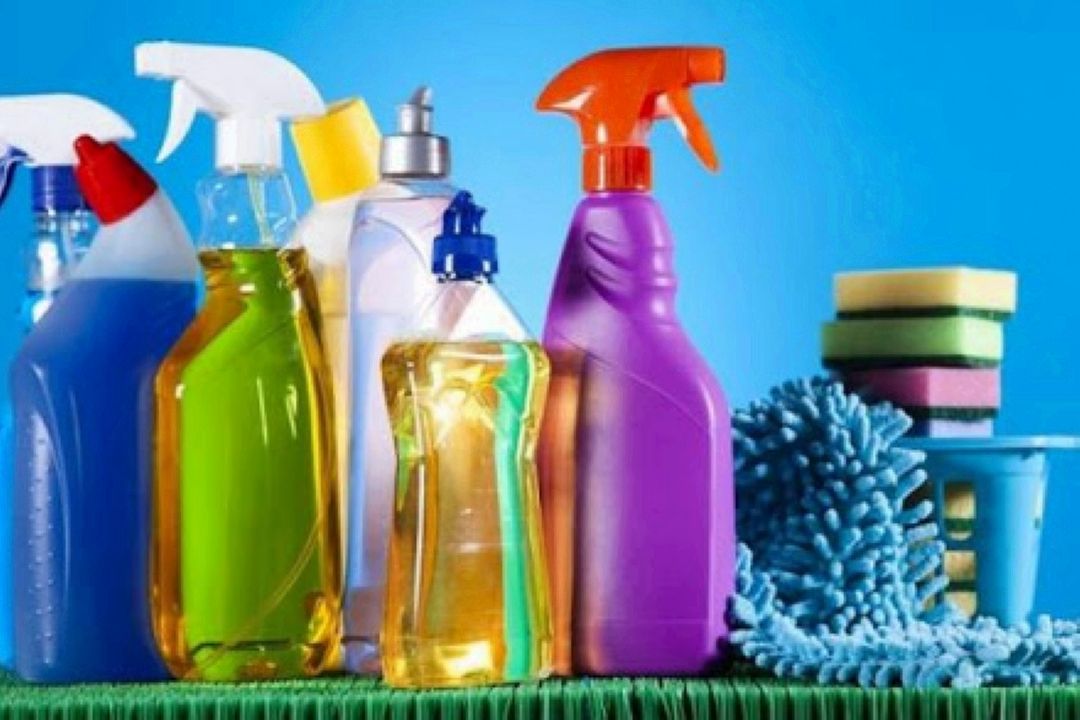 مخاطرات تنفسی و چشمی استفاده از شوینده ها در خانه تكانی