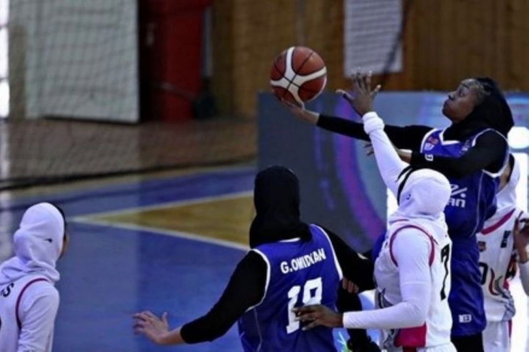 گزارش زنده مسابقه تیم های مهرام تهران و گروه بهمن