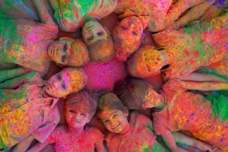 جشن هولی یا رنگ‌ها در هندوستان مصادف با ایام نوروز است
