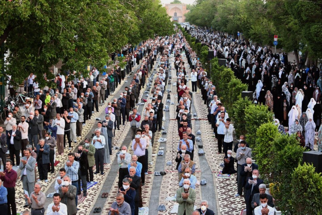 اقامه نماز عید سعید فطر در آستان های مقدس 