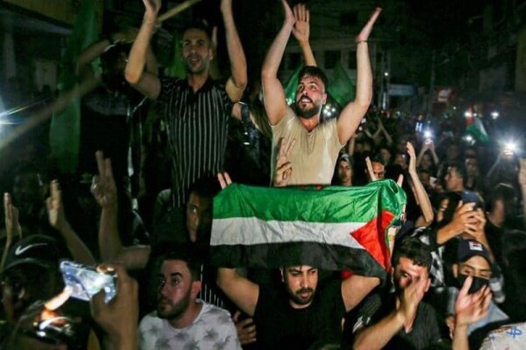 شادی اهالی غزه و كرانه باختری از پیروزی مقاومت فلسطین/ تسلیم رژیم صهیونیستی در برابر مقاومت