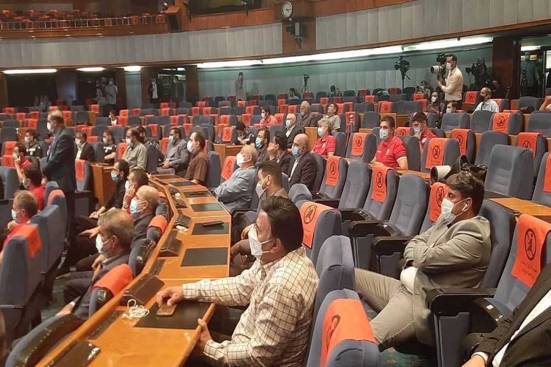 مراسم تجلیل از ملی پوشان فوتبال ایران و جای خالی یك نفر در سالن