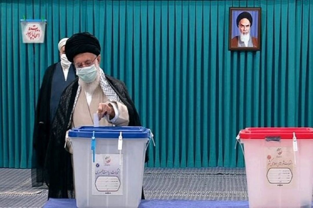 حضور مردم پای صندوق‌های رای و دادن رأی سازنده آینده ایران است