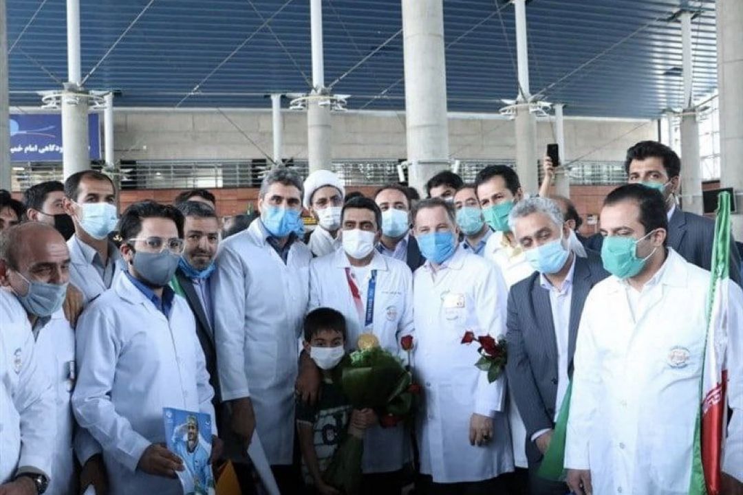 جواد فروغی با لباس پرستاری به كشور بازگشت