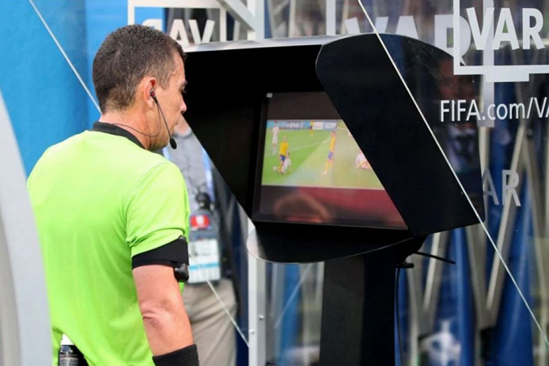 VAR  در راه آزادی + فیلم
