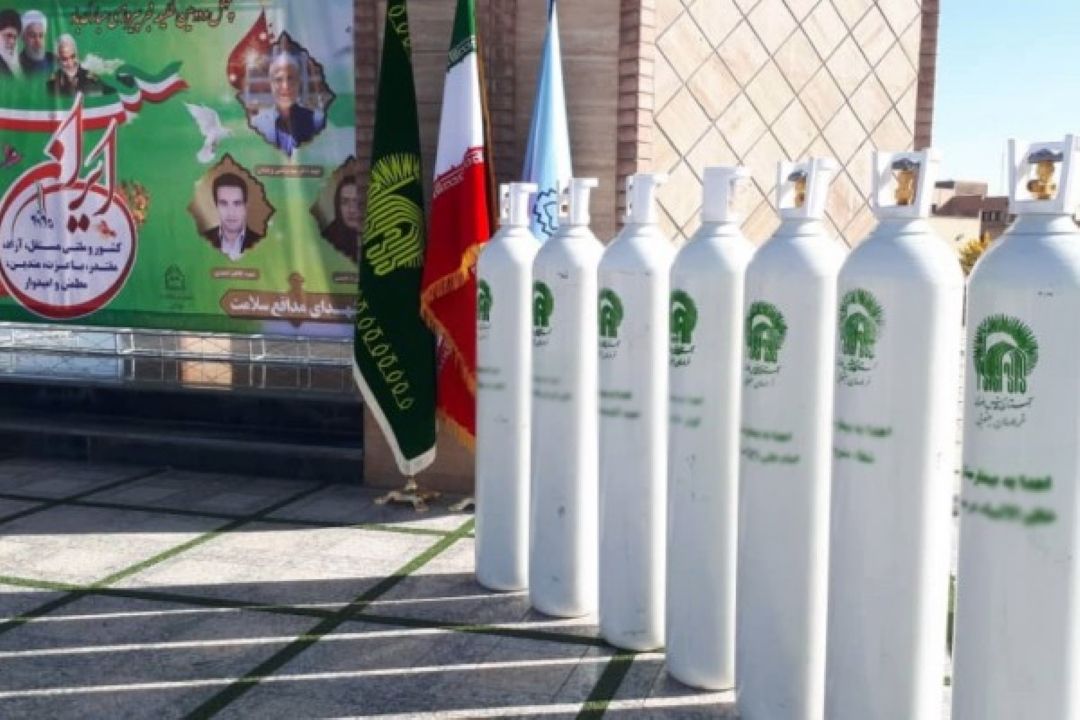 زائر غیرایرانی 40 دستگاه اكسیژن‌ساز به آستان قدس رضوی اهدا كرد